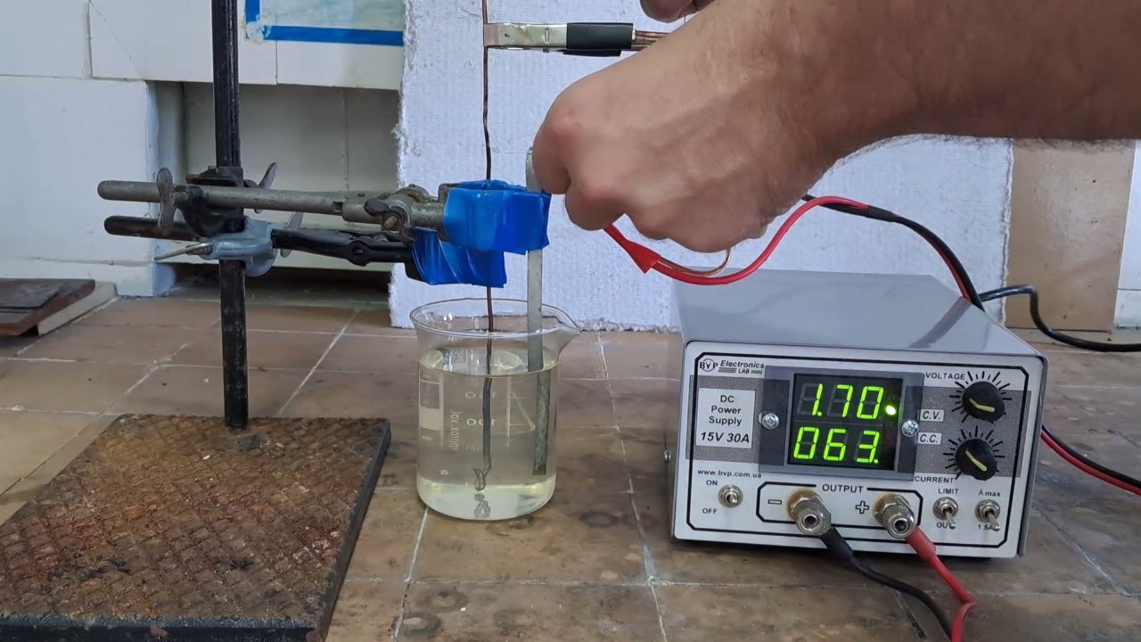 Electrolysis of hydrochloric acid (test of power supply unit)